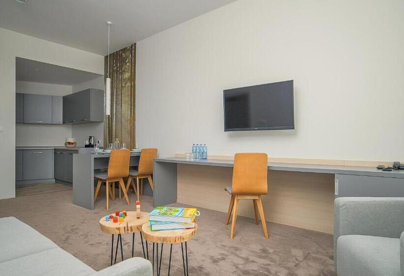 סטודיו משפחתי, Notera Hotel Spa