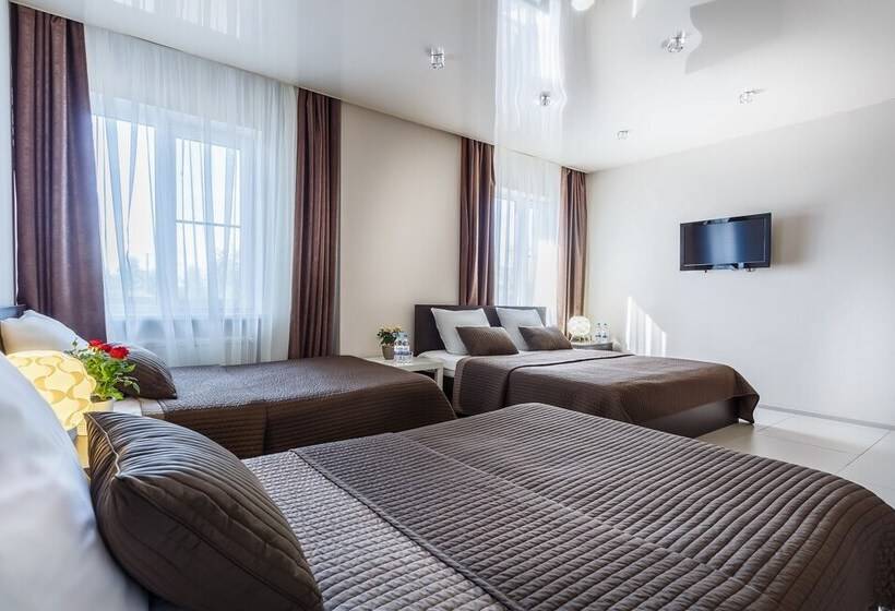 家庭间, Victoria Plaza