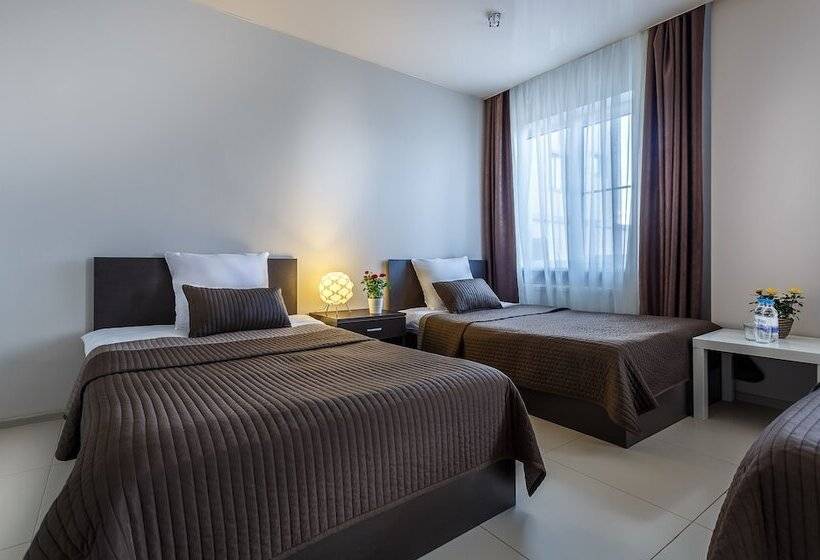 家庭间, Victoria Plaza