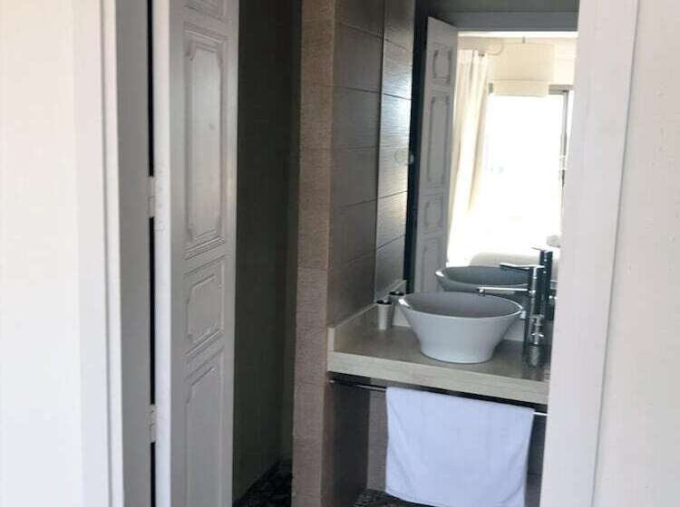 سوییت لوکس, La Maison Rayhan