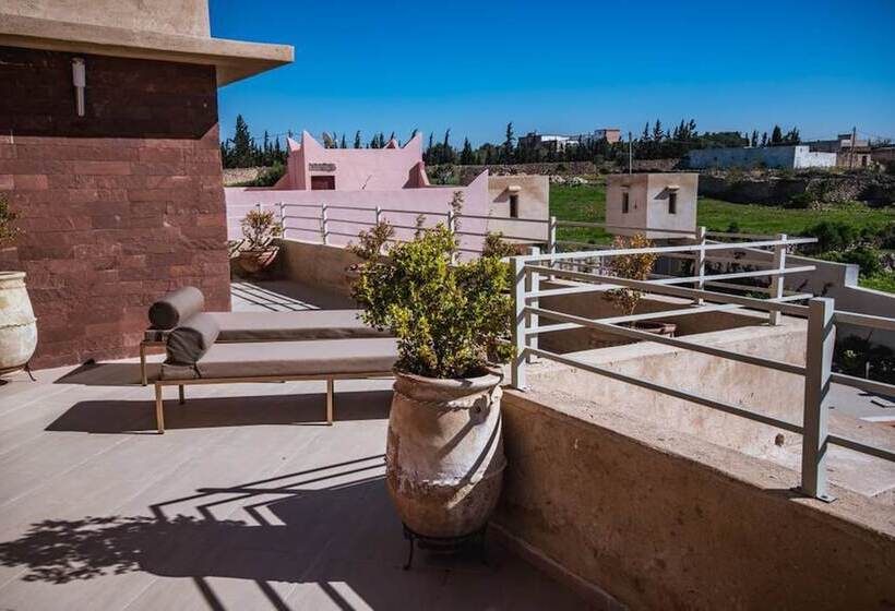 سوییت لوکس, La Maison Rayhan