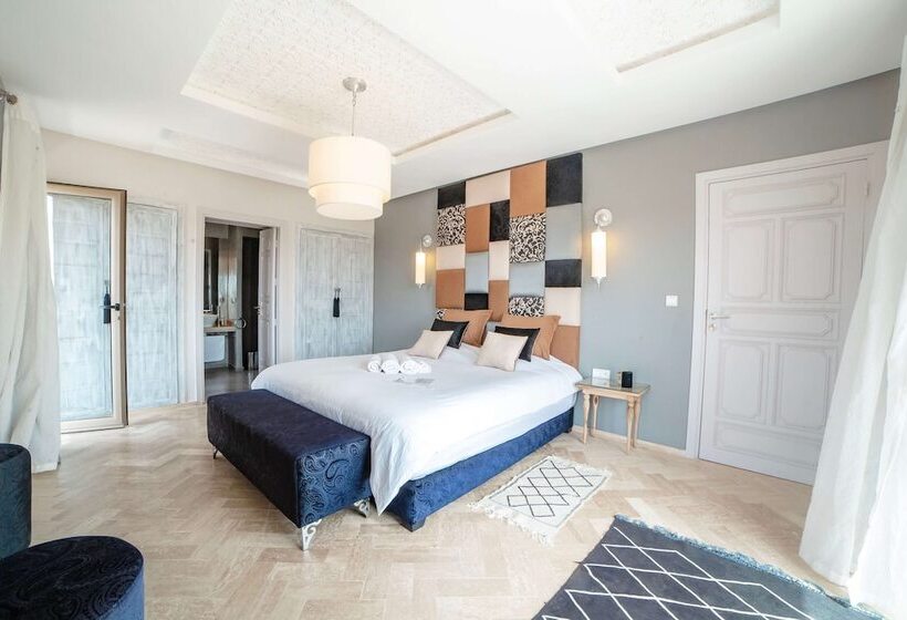 سوییت لوکس, La Maison Rayhan