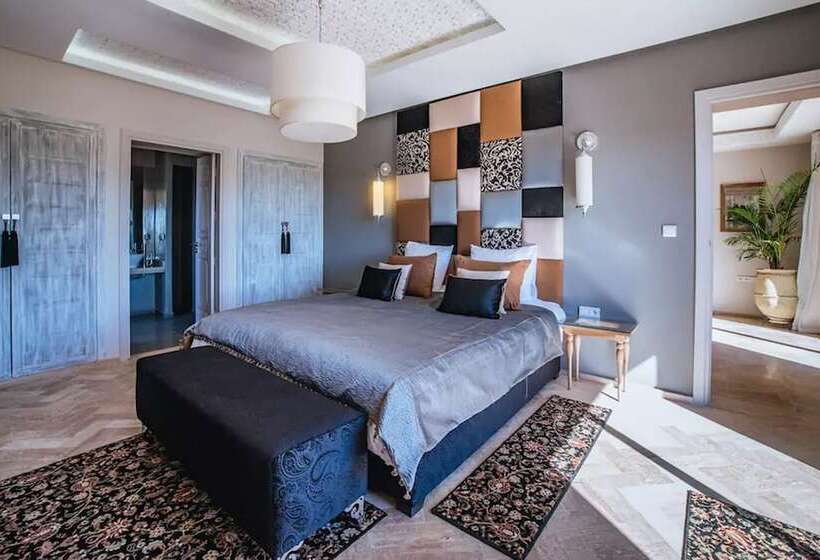 سوییت لوکس, La Maison Rayhan