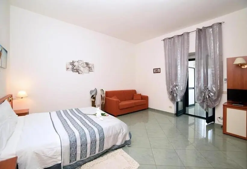 اتاق استاندارد با بالکن و چشم‌انداز دریا, The Stunning B&b