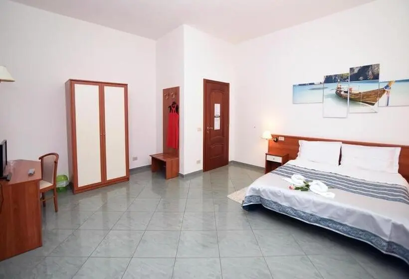 اتاق استاندارد با بالکن و چشم‌انداز دریا, The Stunning B&b