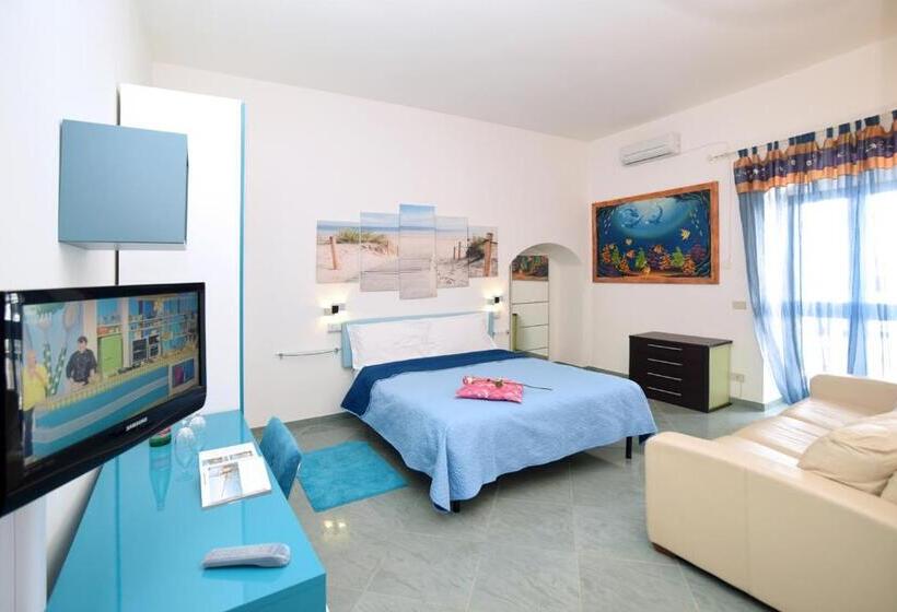 이코노미 룸, The Stunning B&b