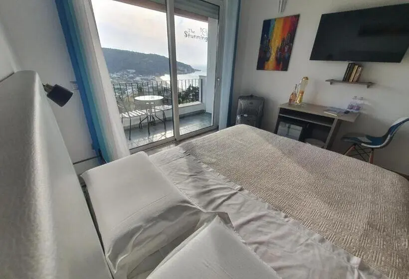 اتاق استاندارد با چشم‌انداز دریا, The Stunning B&b