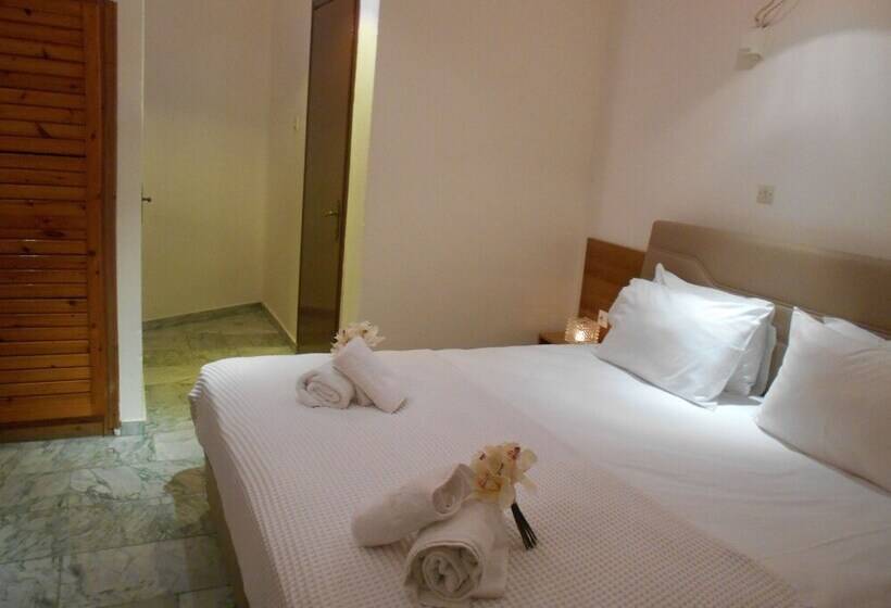 キングサイズベッドのスタンダードルーム, Kinira Beach