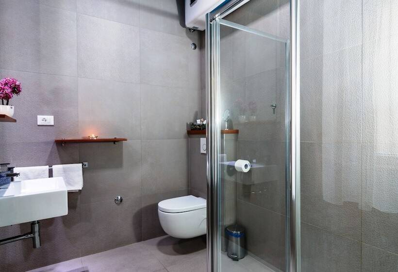 Cameră Premium cu Vedere la Mare Lateral, Riva Luxury Rooms