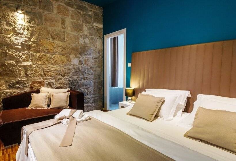 Cameră Premium cu Vedere la Mare Lateral, Riva Luxury Rooms