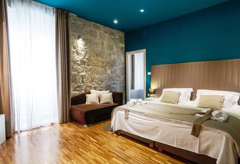 Cameră Premium cu Vedere la Mare Lateral, Riva Luxury Rooms