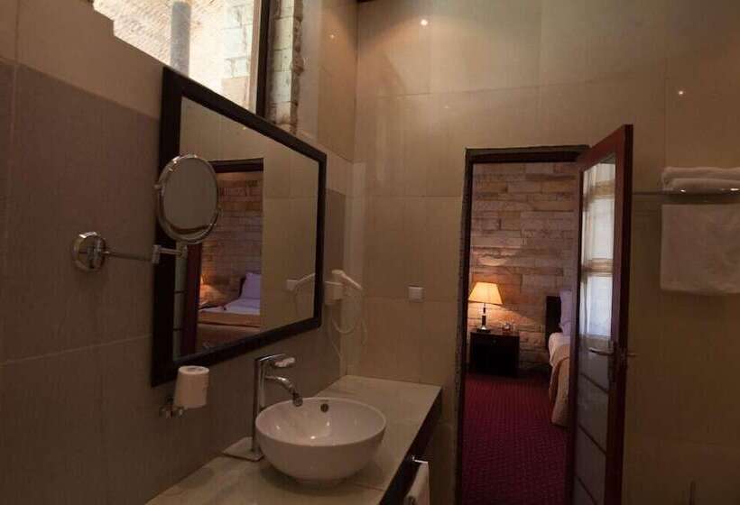 سوئیت دلوکس 2 خوابه, Adulala Resort & Spa