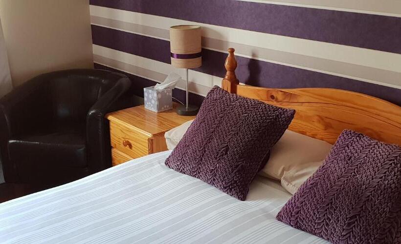 غرفة قياسية, Dergfield House