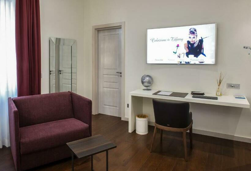 اتاق لوکس با چشم‌انداز دریا, Town House Morgana