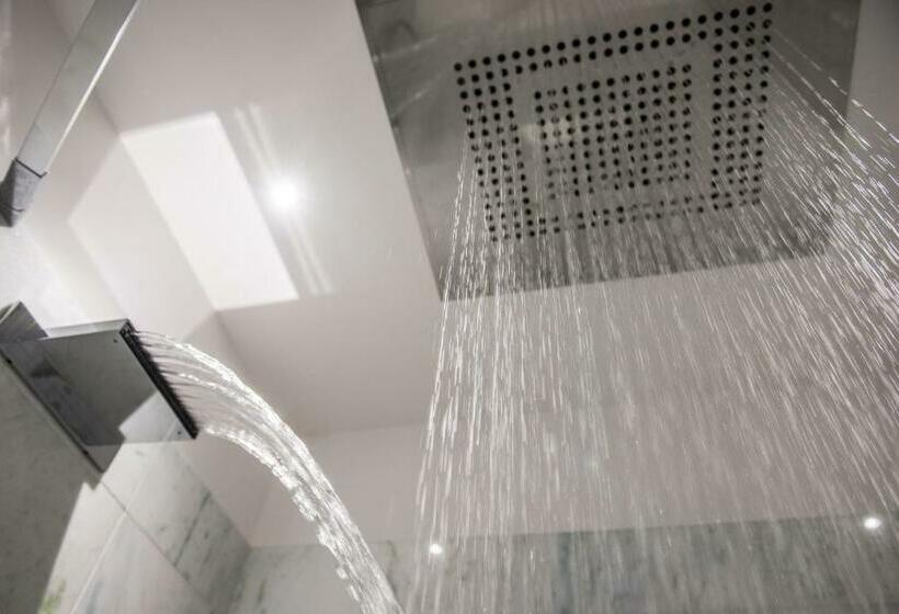 اتاق لوکس با چشمانداز دریا, Town House Morgana