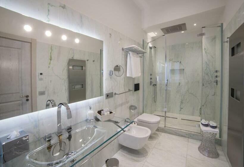 اتاق لوکس با چشم‌انداز دریا, Town House Morgana