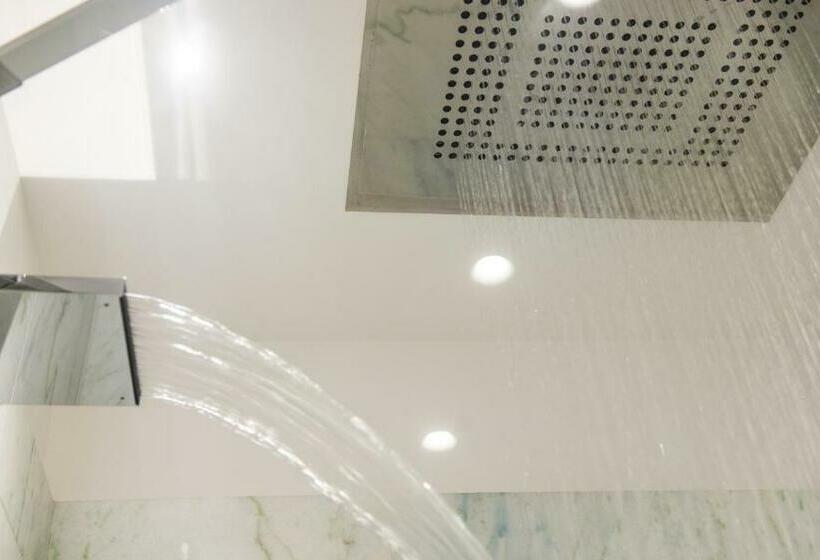 اتاق لوکس با چشمانداز دریا, Town House Morgana