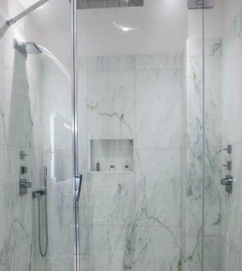 اتاق لوکس با چشمانداز دریا, Town House Morgana