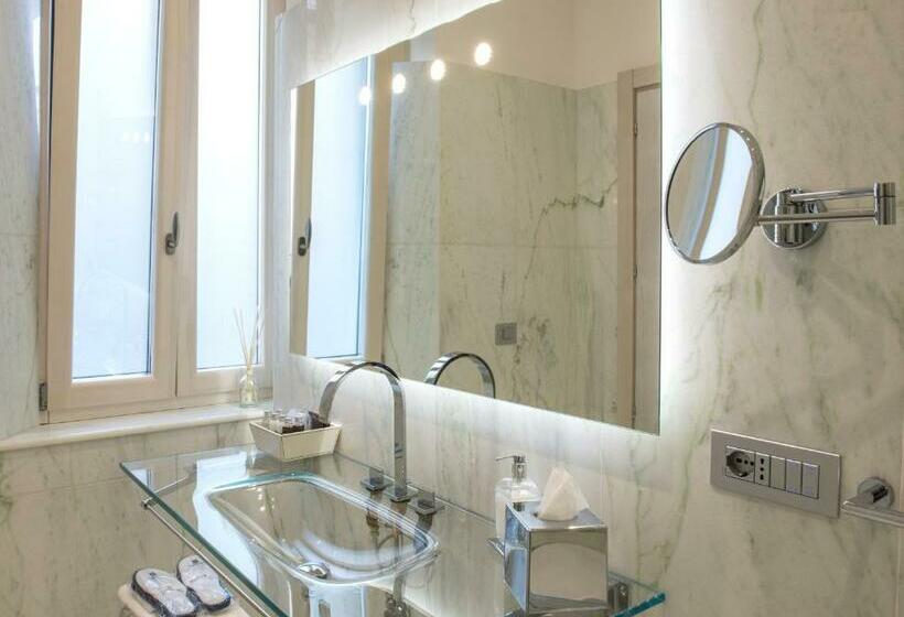 اتاق لوکس با چشم‌انداز دریا, Town House Morgana