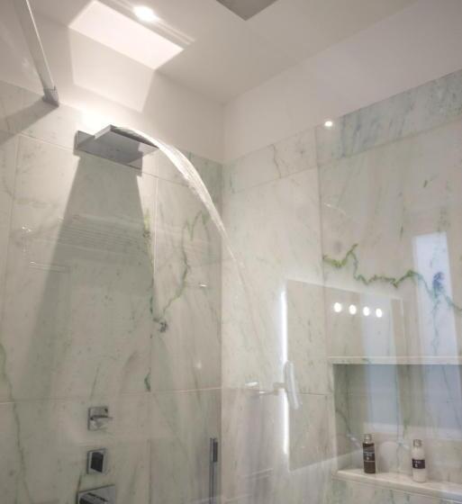 اتاق لوکس با چشمانداز دریا, Town House Morgana