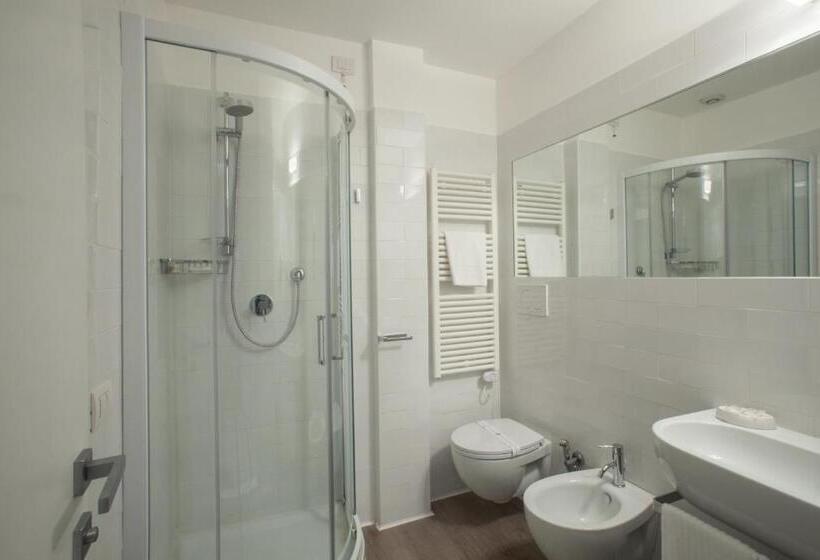 اتاق استاندارد چهار تخته, Domus Roma