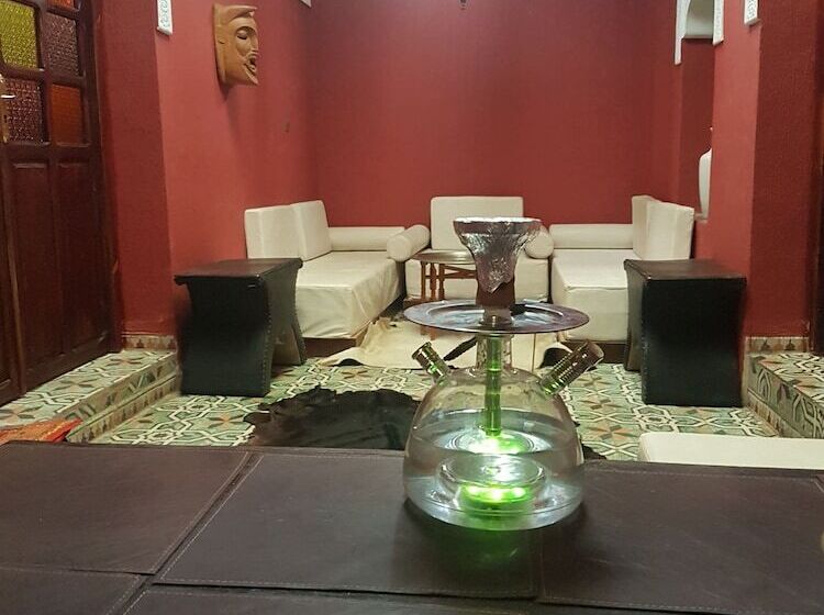 غرفة قياسية ثلاثية, Dar Gerniz