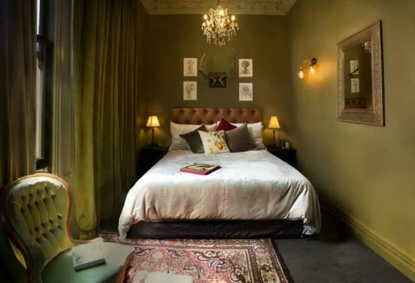 スタンダードスタジオ, The Royal Hotel Featherston   Boutique
