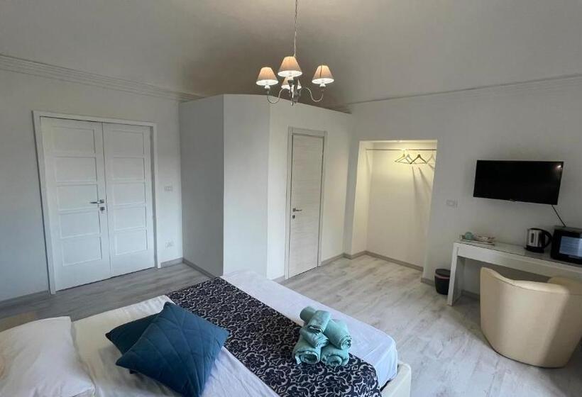 اتاق لوکس با بالکن, B&b Doralice