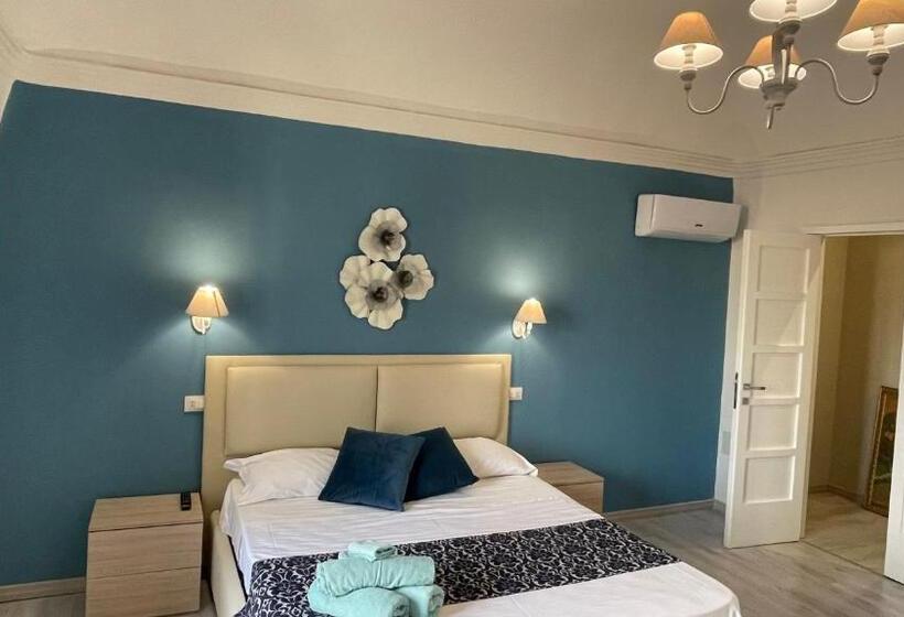 اتاق لوکس با بالکن, B&b Doralice