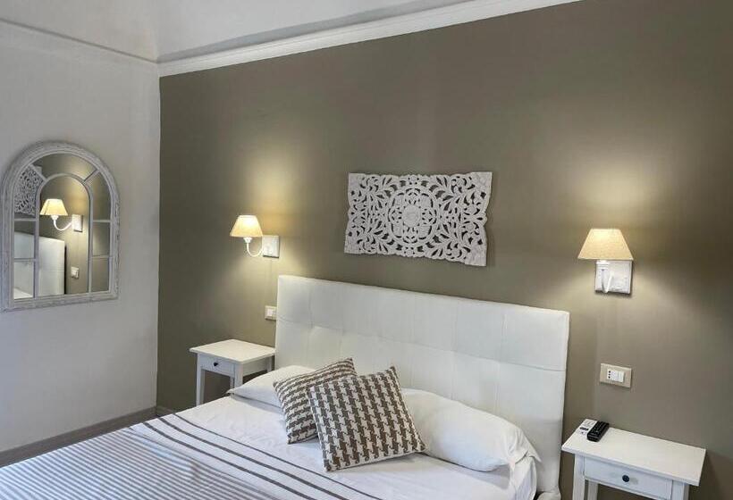 اتاق لوکس با بالکن, B&b Doralice