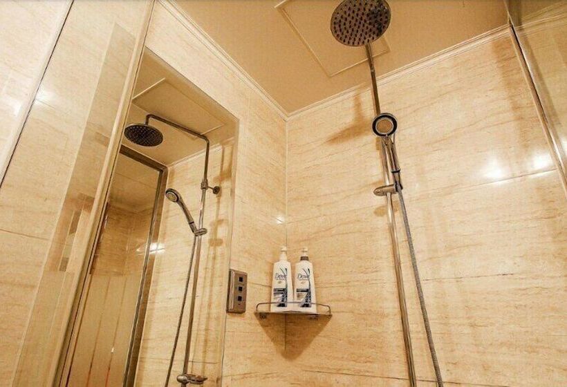 Quarto Deluxe, Charlot Castle