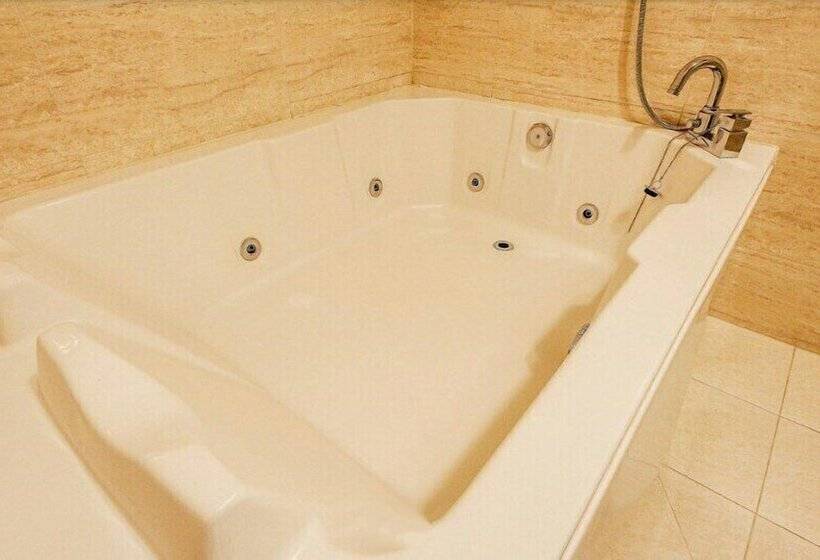 Quarto Deluxe, Charlot Castle