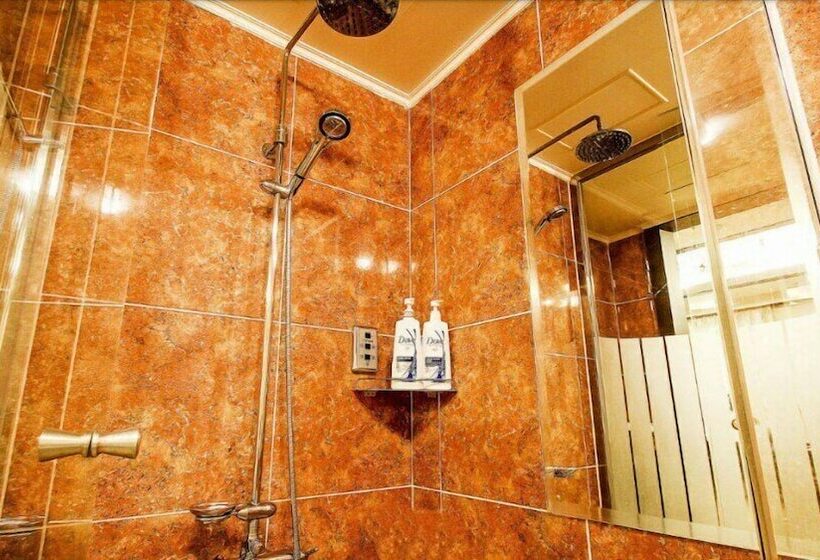 Quarto Estandar, Charlot Castle