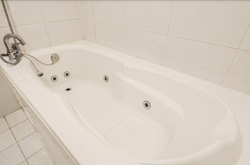 Quarto Estandar, Charlot Castle