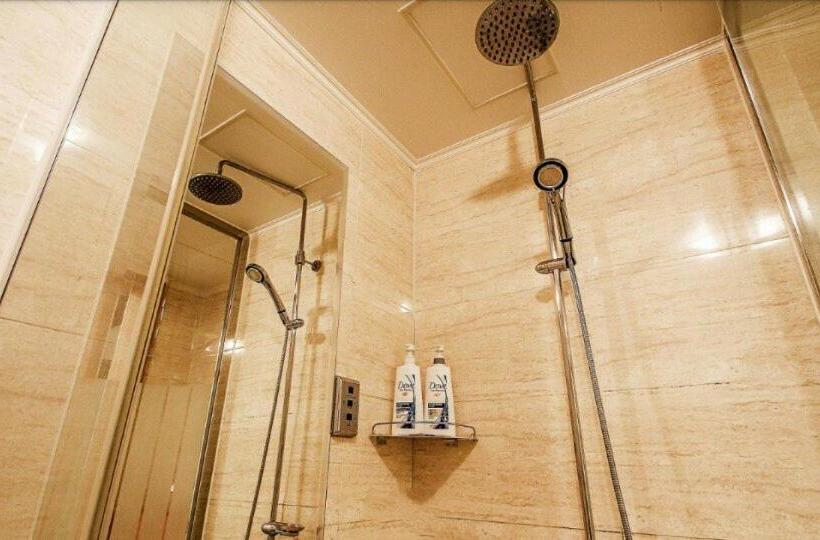 Quarto Deluxe, Charlot Castle