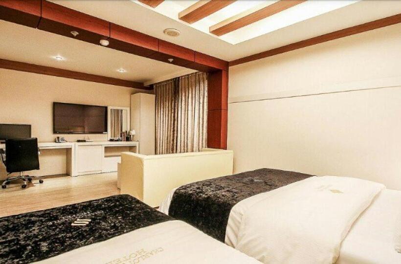 Quarto Deluxe, Charlot Castle