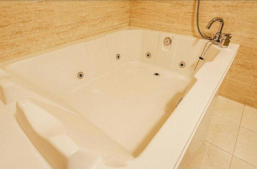 Quarto Deluxe, Charlot Castle