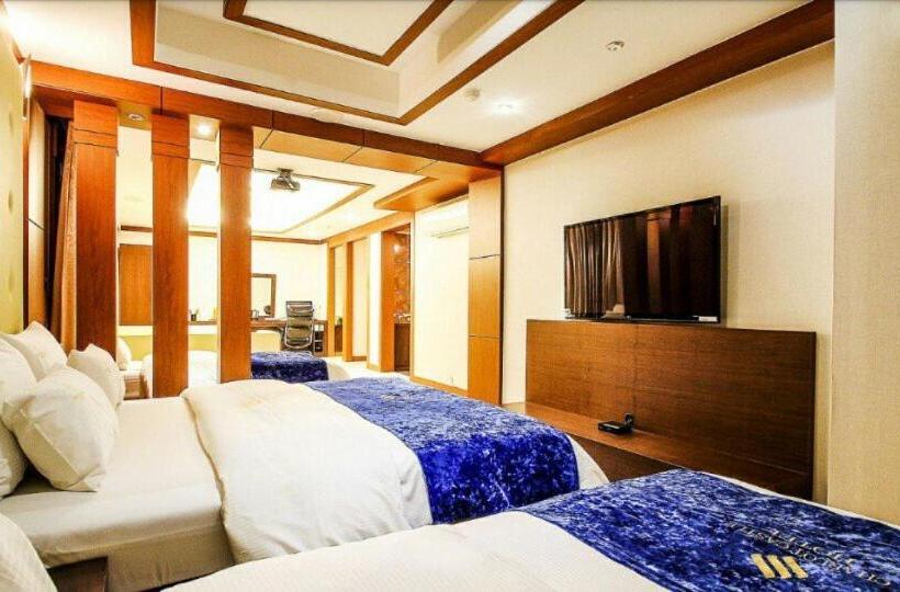 Suíte Familiar, Charlot Castle