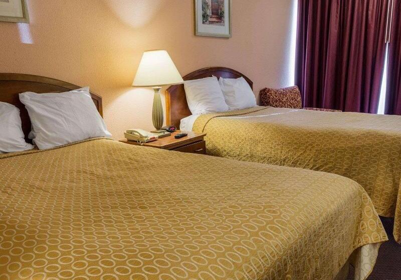 Quarto Estandar, Charlot Castle