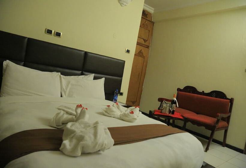 اتاق لوکس با چشمانداز دریاچه, Dib Anbessa