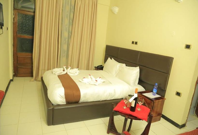 اتاق لوکس با چشمانداز دریاچه, Dib Anbessa