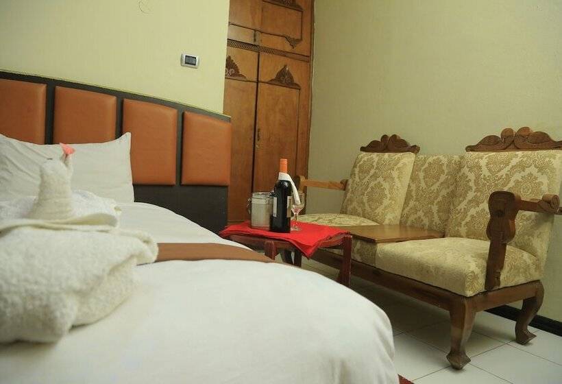 اتاق لوکس با چشمانداز دریاچه, Dib Anbessa