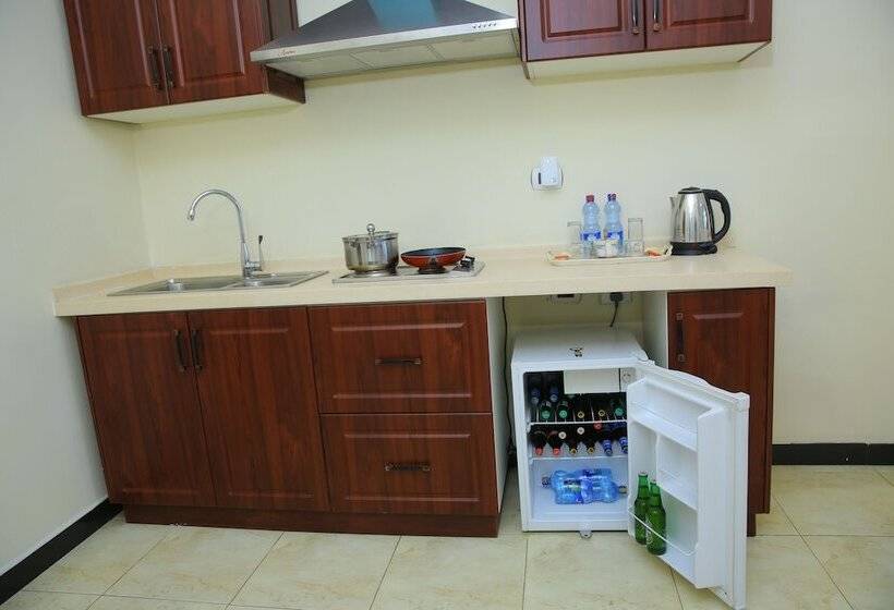 اتاق خانوادگی پایه, Impress