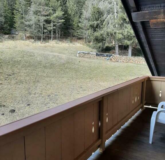 اتاق استاندارد سه نفره, Fn & Company