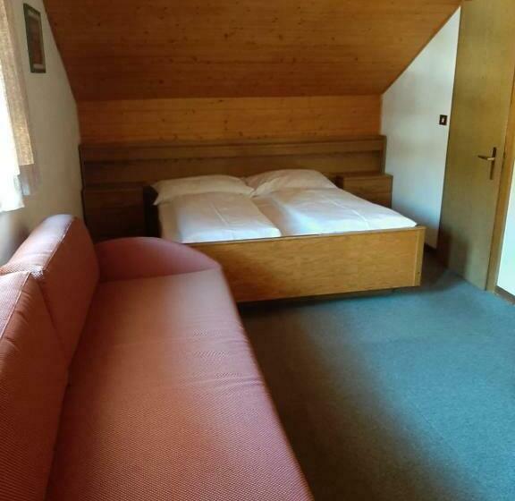 اتاق استاندارد سه نفره, Fn & Company