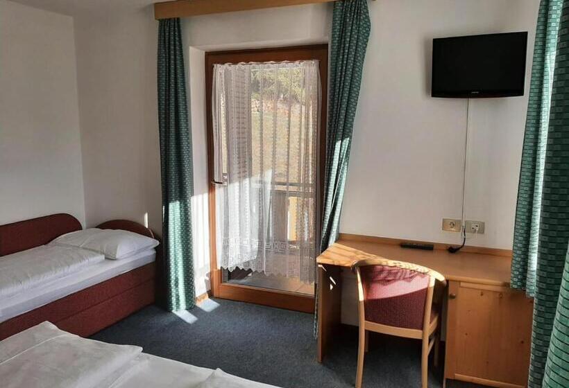 اتاق استاندارد چهار تخته, Fn & Company