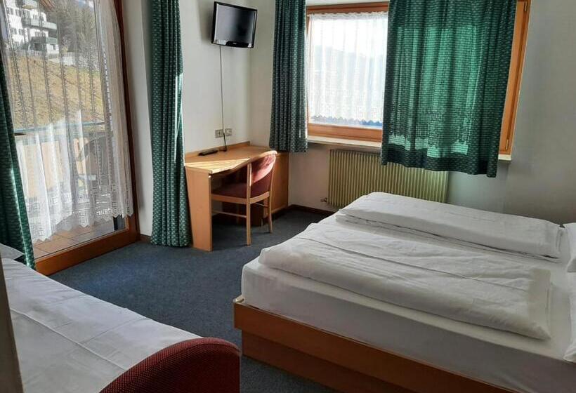 اتاق استاندارد چهار تخته, Fn & Company