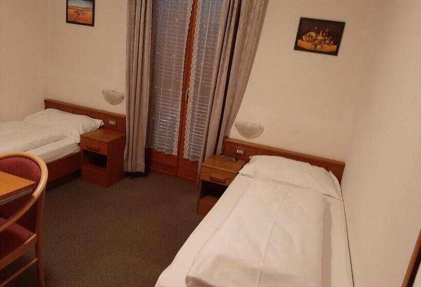 اتاق عادی, Fn & Company