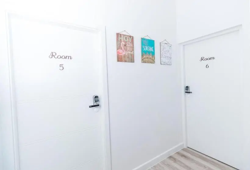 ルームシェアのワンベッド, Chillout Hostel