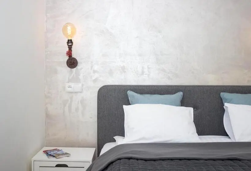 デラックススタジオ, Chillout Hostel